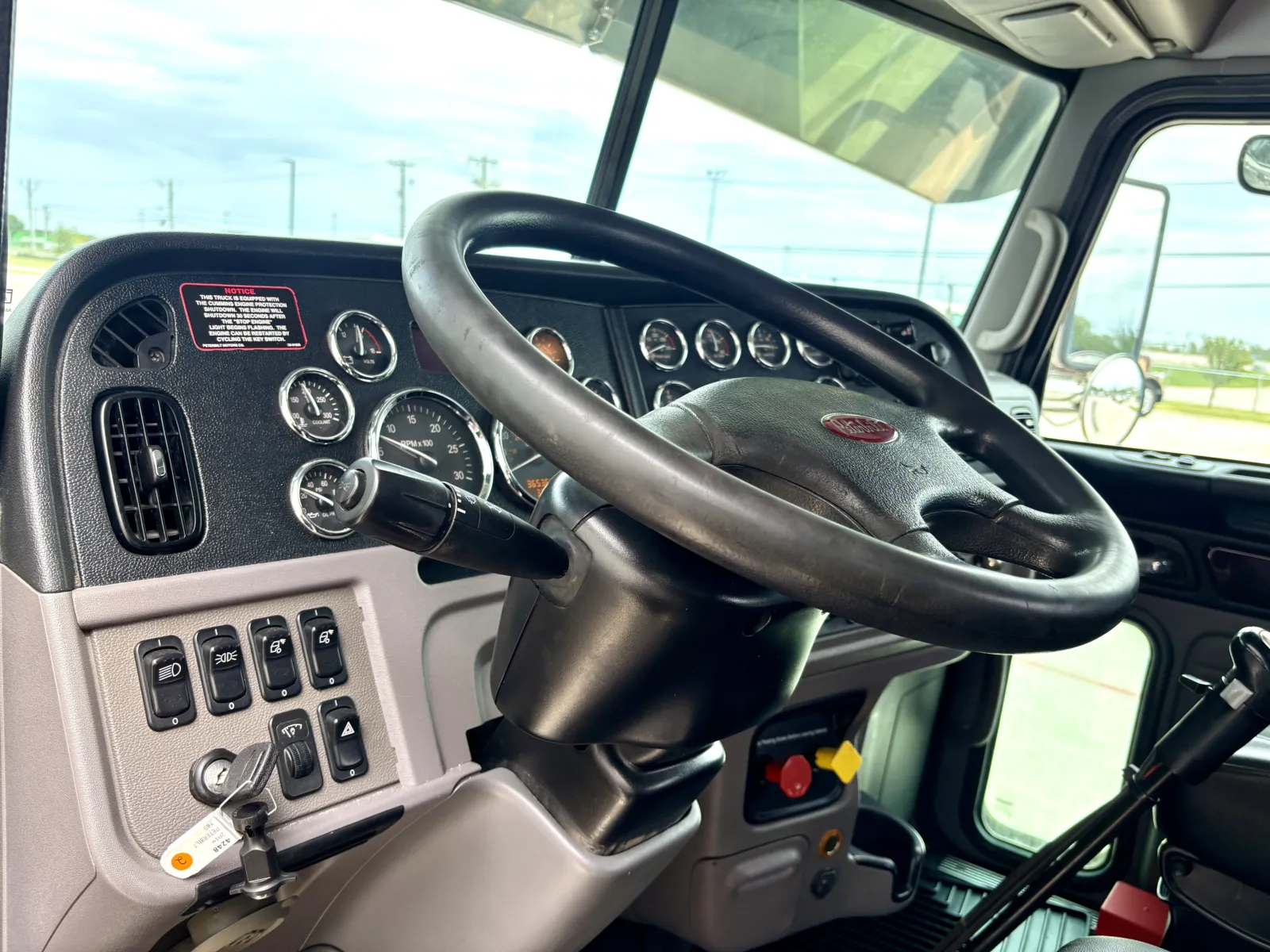 2019 Peterbilt 389 - image 15