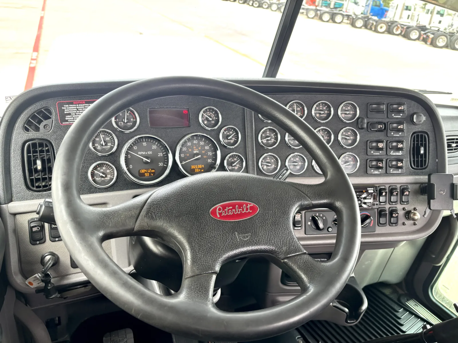 2019 Peterbilt 389 - image 16