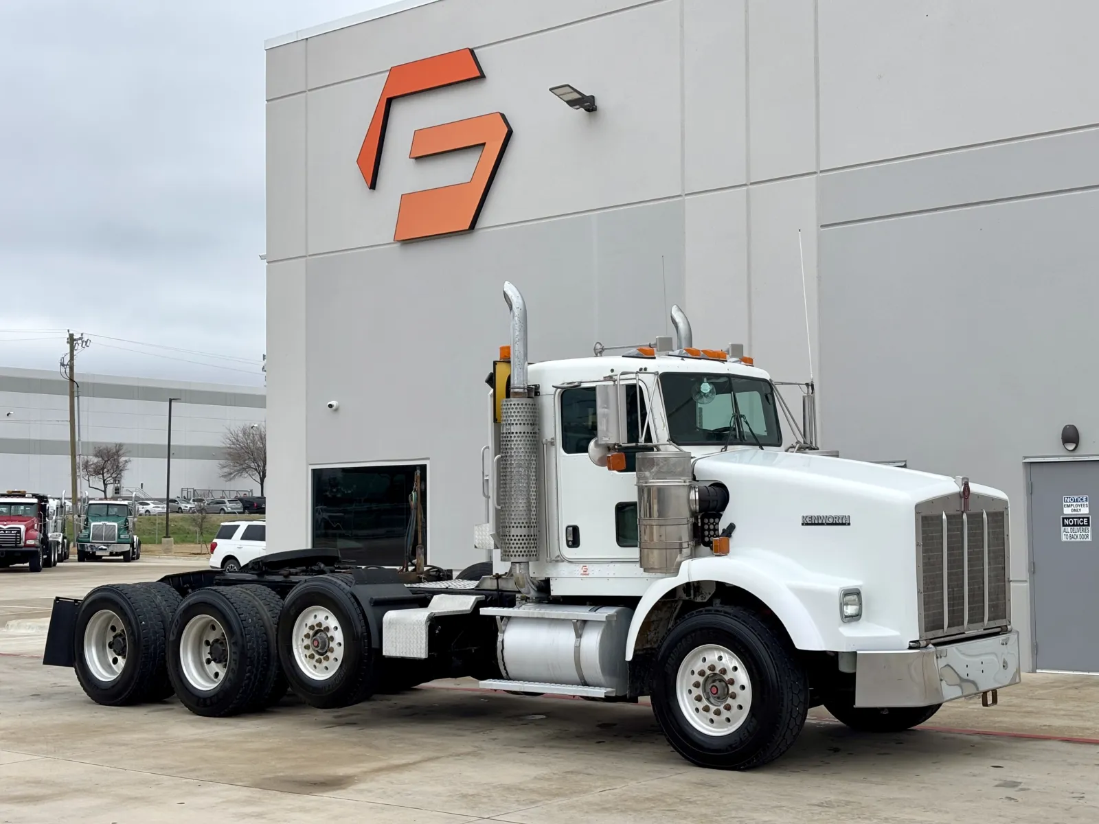 2005 Kenworth T800 - image 1