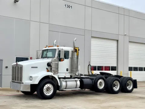 Photos of 2005 KENWORTH T800 for sale in Hutchins, TX at Forge Truck Centers - Texas