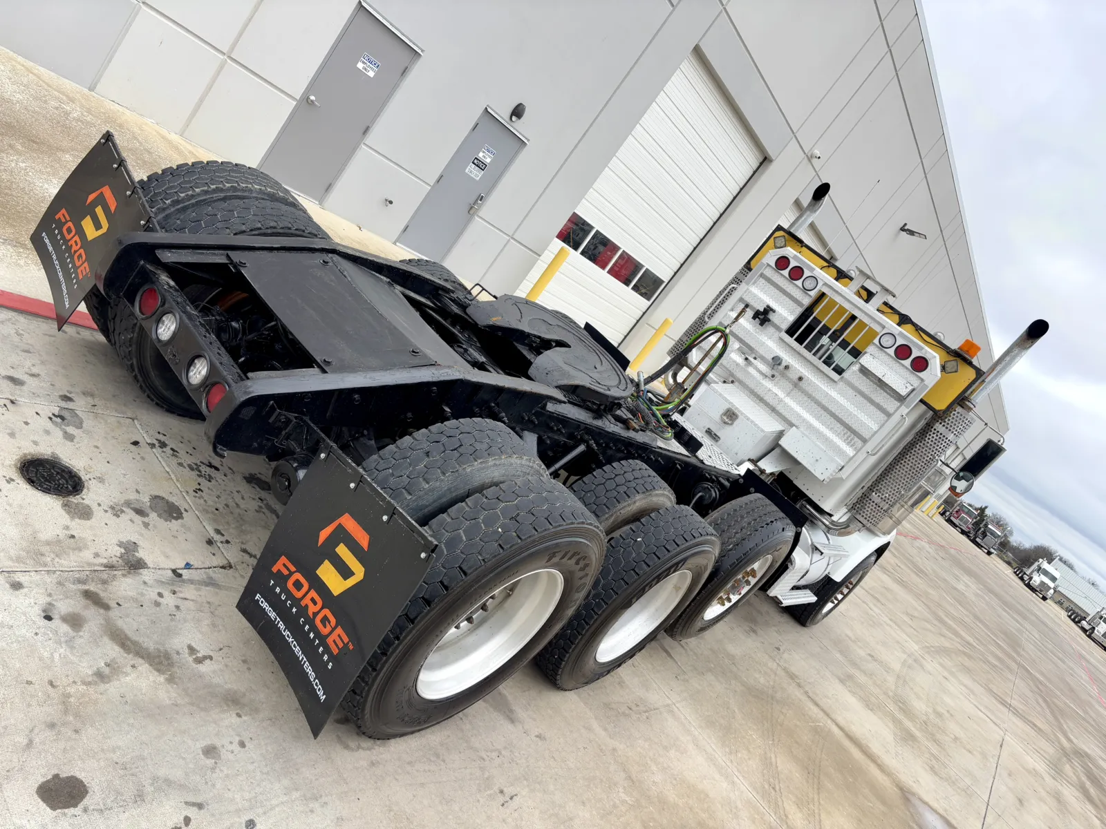 2005 Kenworth T800 - image 11