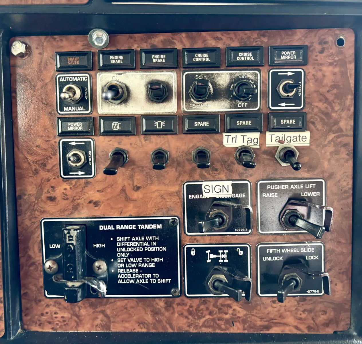 2005 Kenworth T800 - image 18