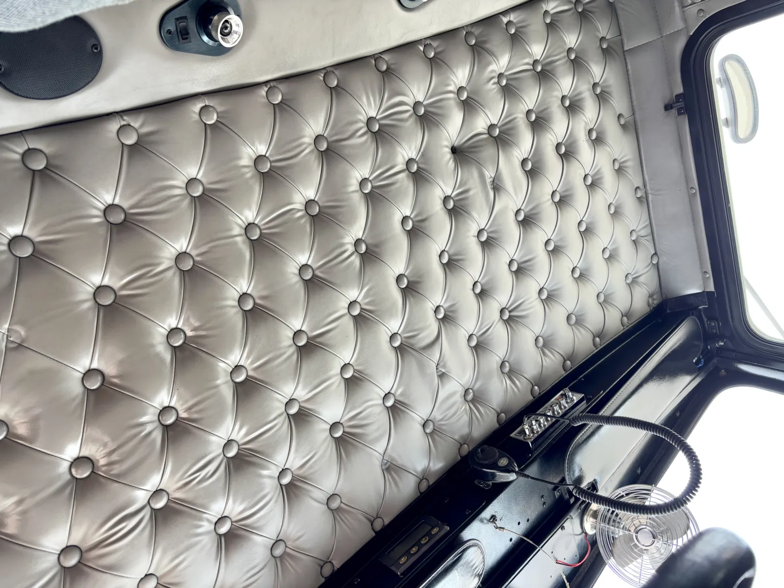 2005 Kenworth T800 - image 21