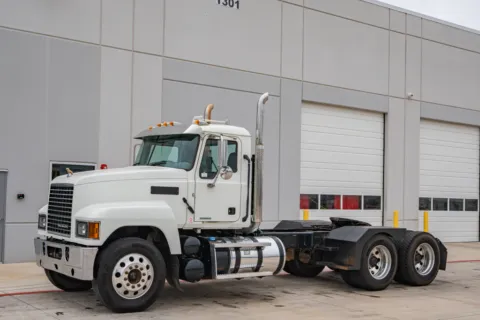 Photos of 2019 MACK PINNACLE 64FT for sale in Hutchins, TX at Forge Truck Centers - Texas