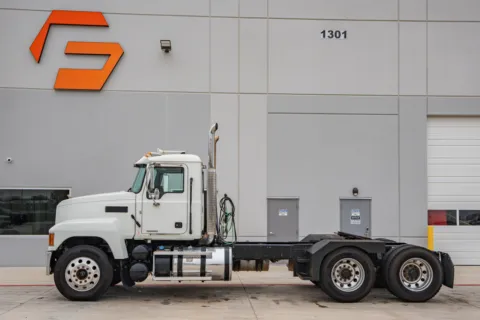 More photos of 2019 MACK PINNACLE 64FT at Forge Truck Centers - Texas, TX