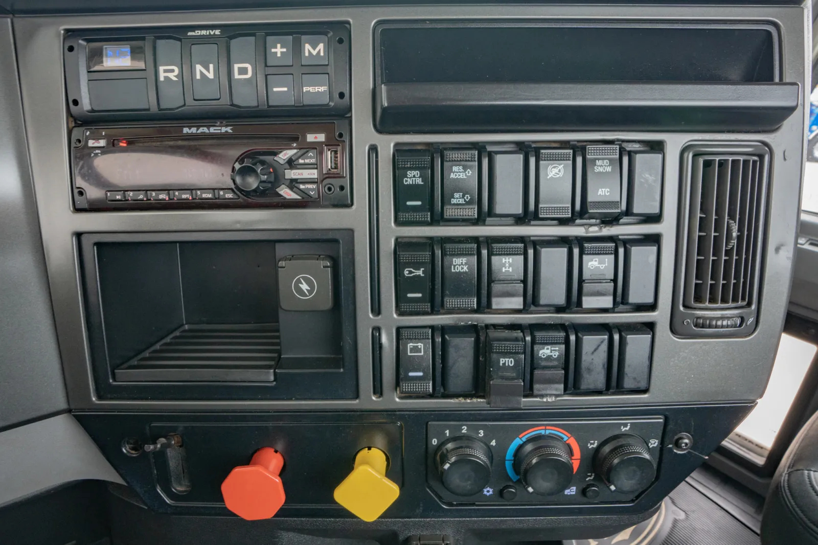 2019 Mack - image 18