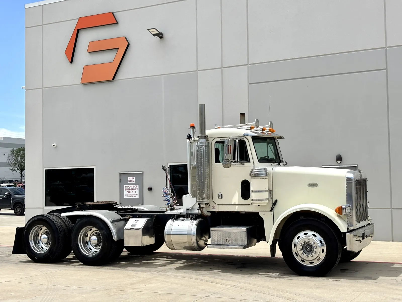 1999 Peterbilt - image 1