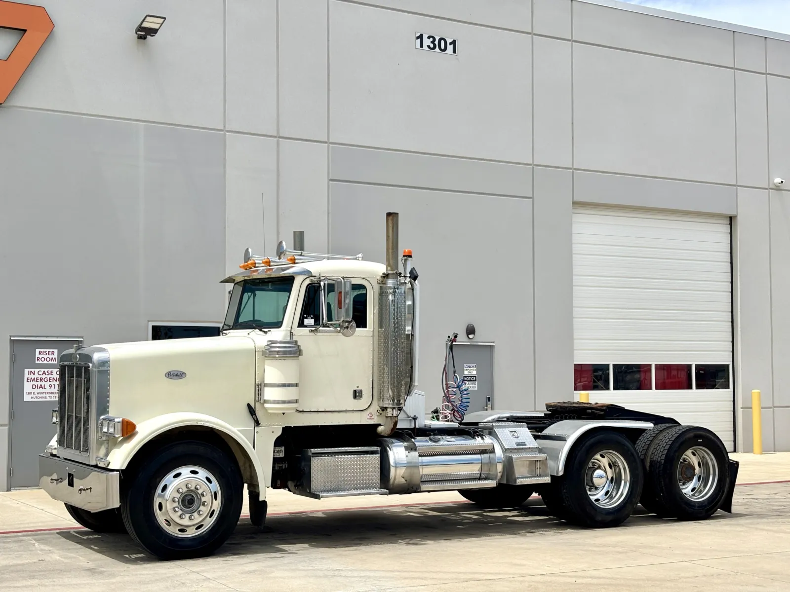 1999 Peterbilt - image 2