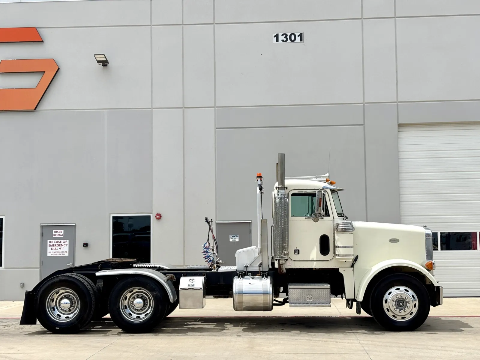 1999 Peterbilt - image 3