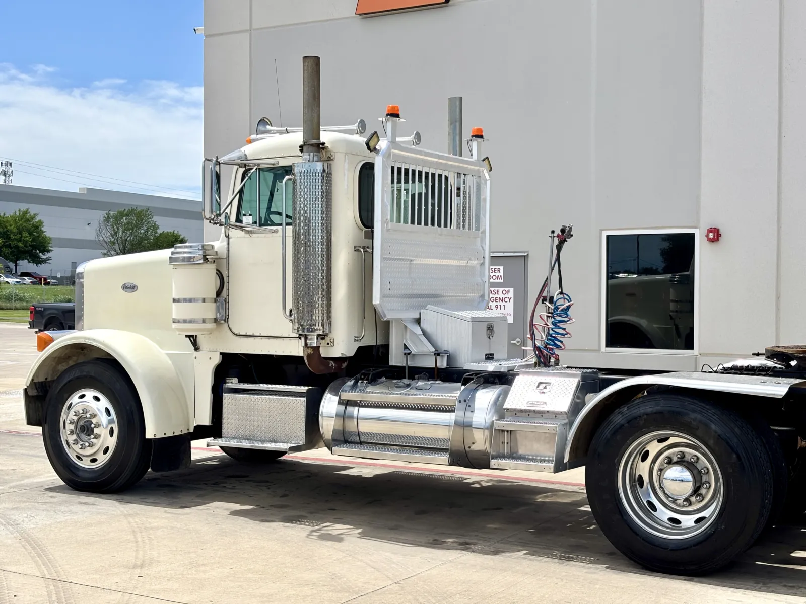 1999 Peterbilt - image 8