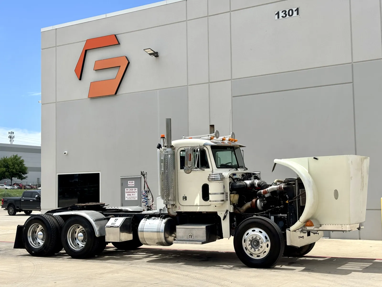 1999 Peterbilt - image 9