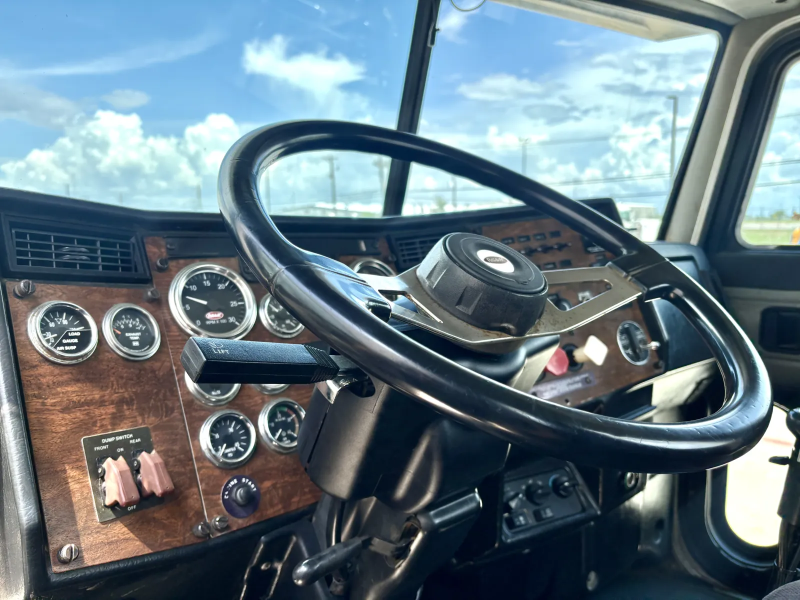 1999 Peterbilt - image 15