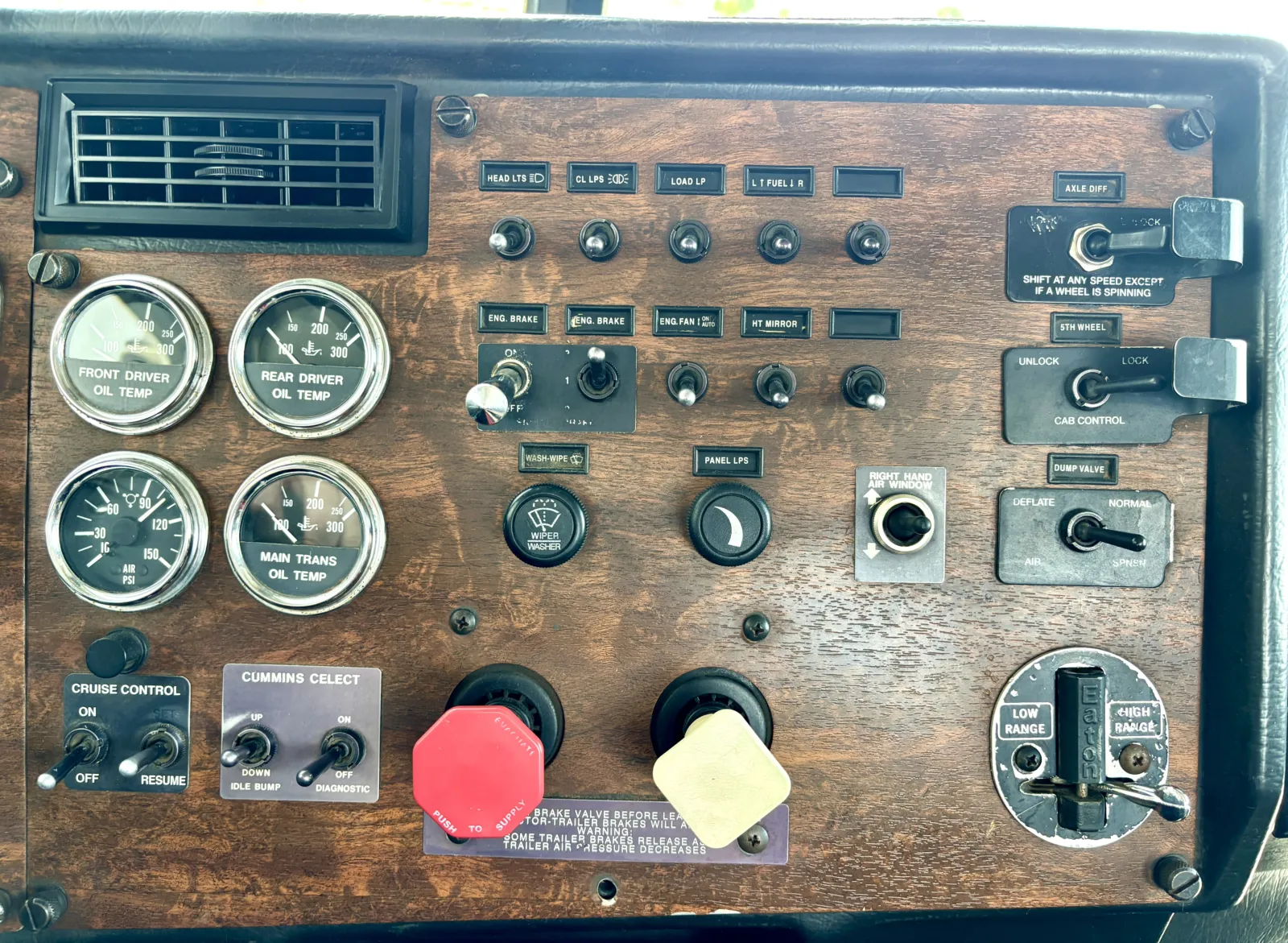 1999 Peterbilt - image 18