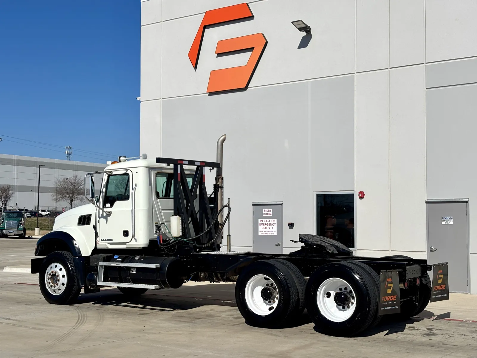 2016 Mack Granite - image 6