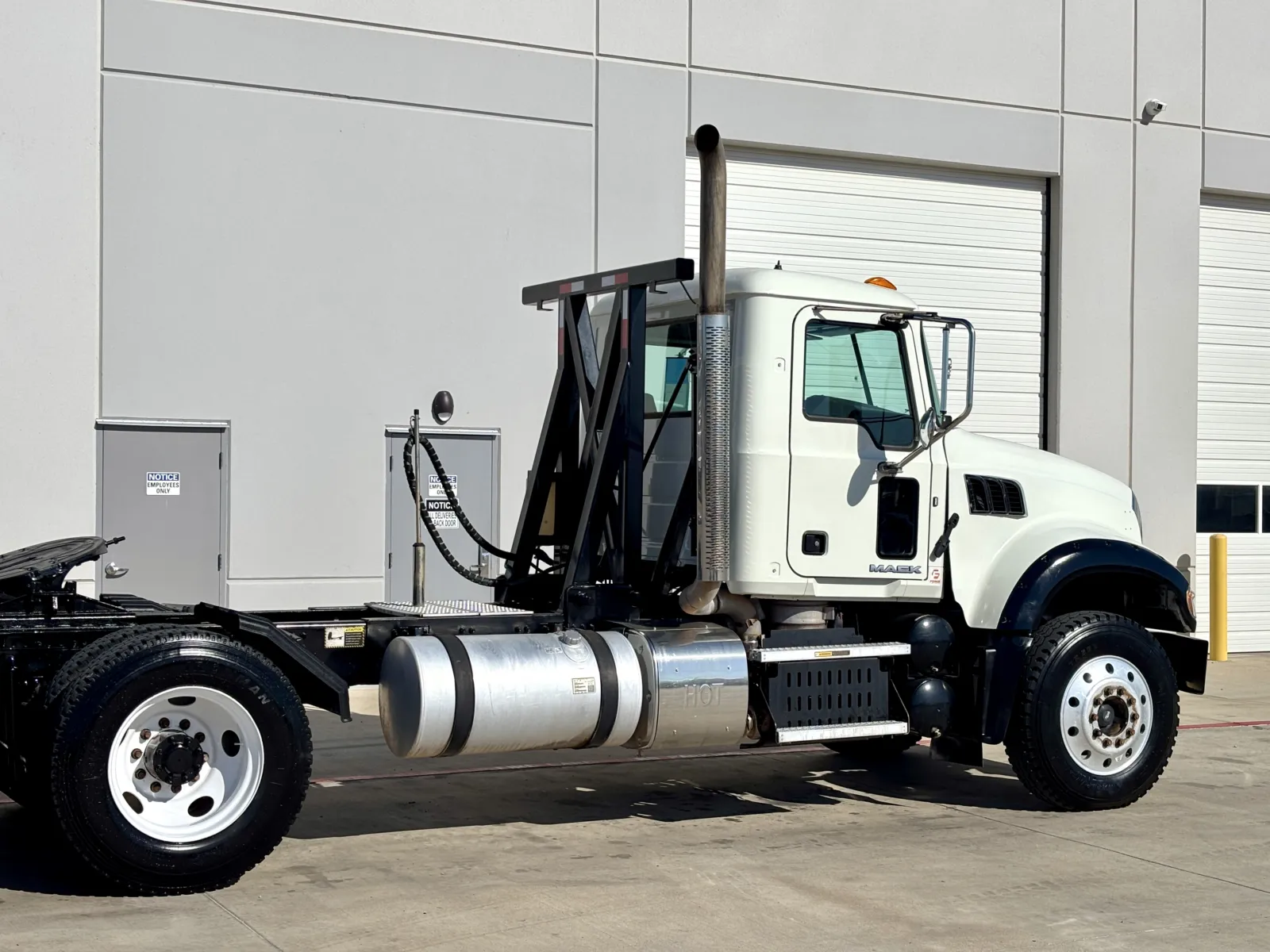 2016 Mack Granite - image 7