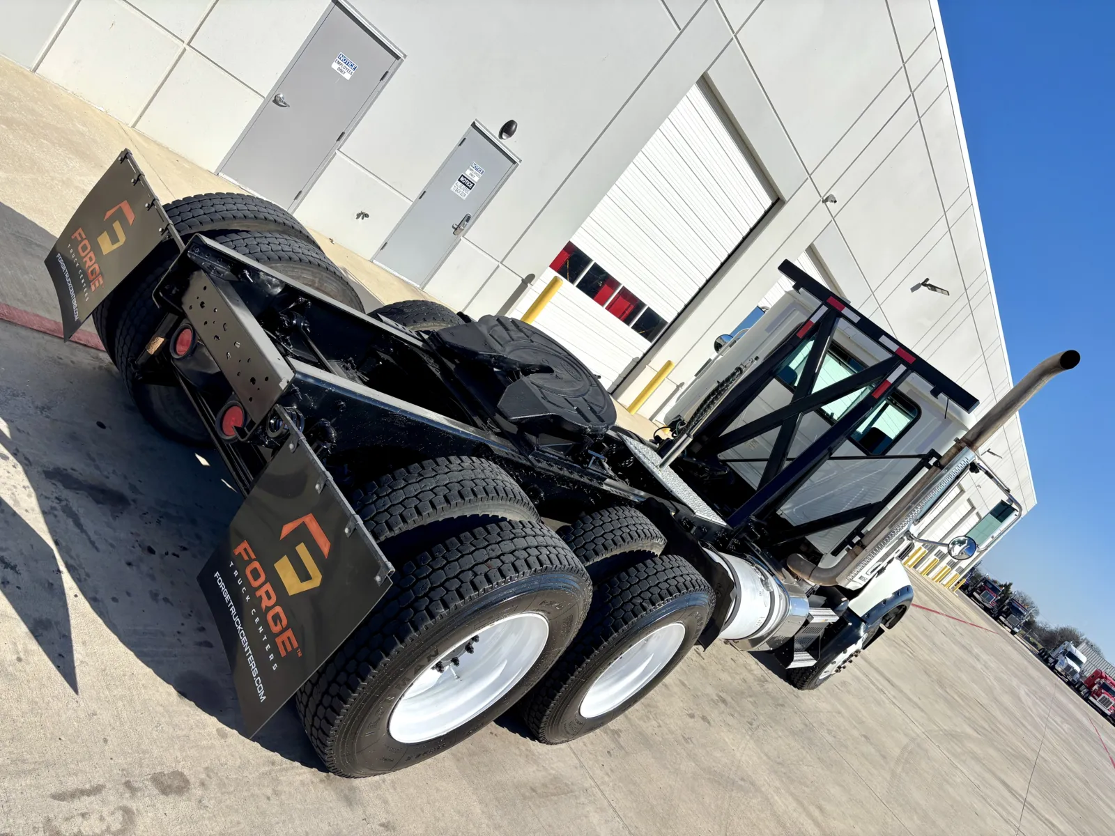 2016 Mack Granite - image 11