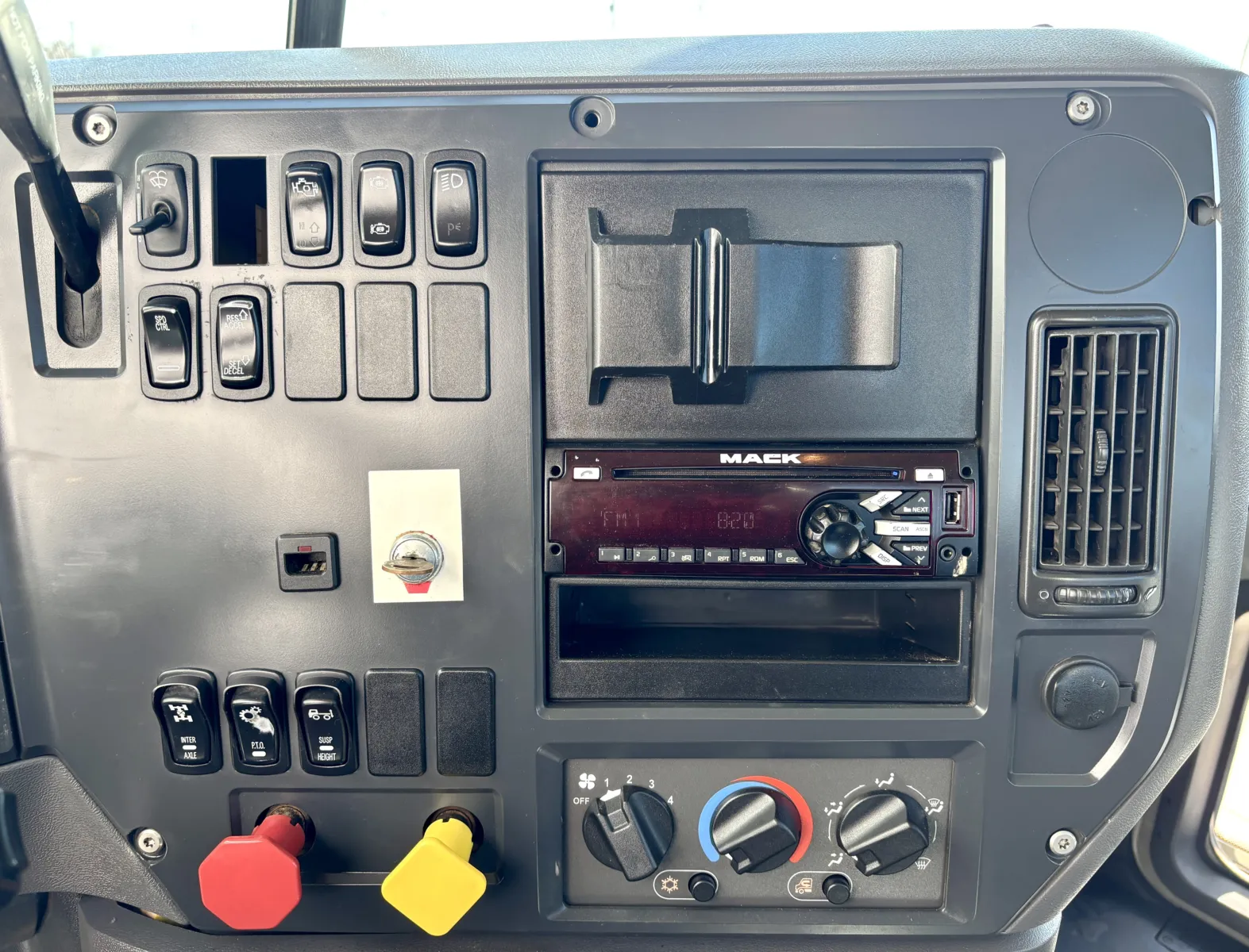 2016 Mack Granite - image 18