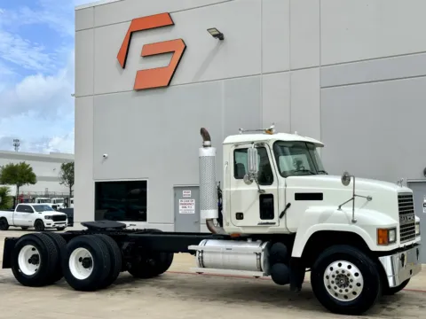 2007 MACK CHN613 for sale in Hutchins, TX