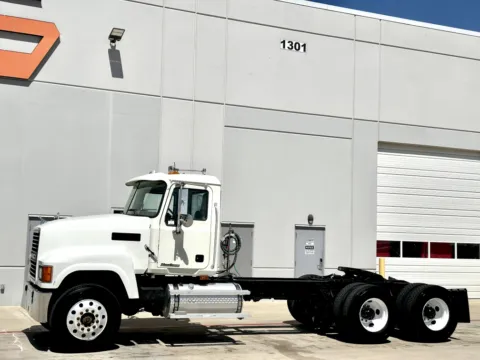 Photos of 2007 MACK CHN613 for sale in Hutchins, TX at Forge Truck Centers - Texas