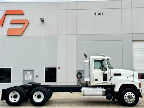 Another view of 2007 MACK CHN613 for sale in Hutchins, TX at Forge Truck Centers - Texas