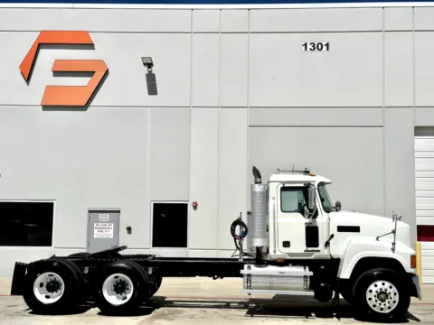 Another view of 2007 MACK CHN613 for sale in Hutchins, TX at Forge Truck Centers - Texas