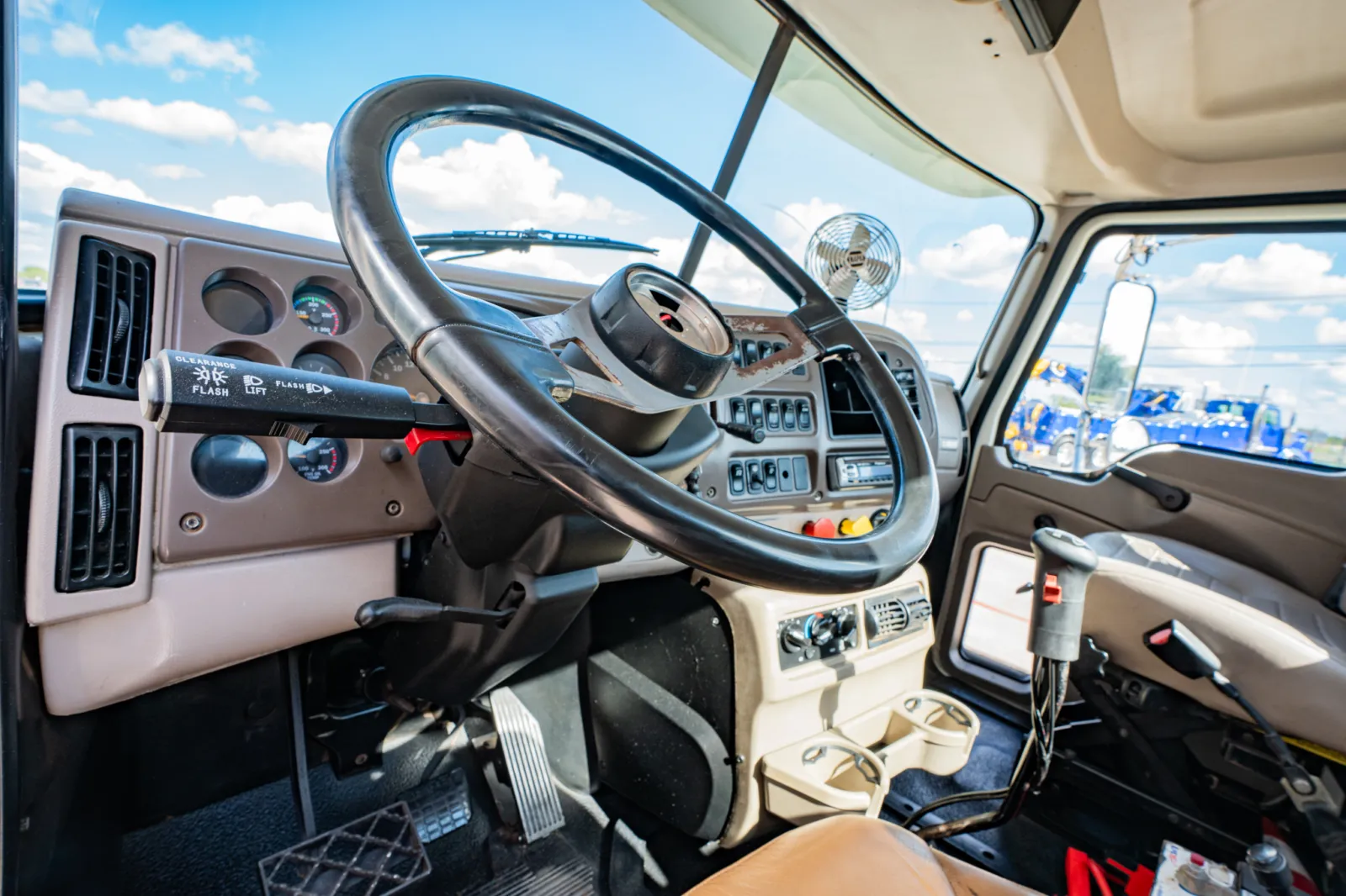 2007 Mack - image 15