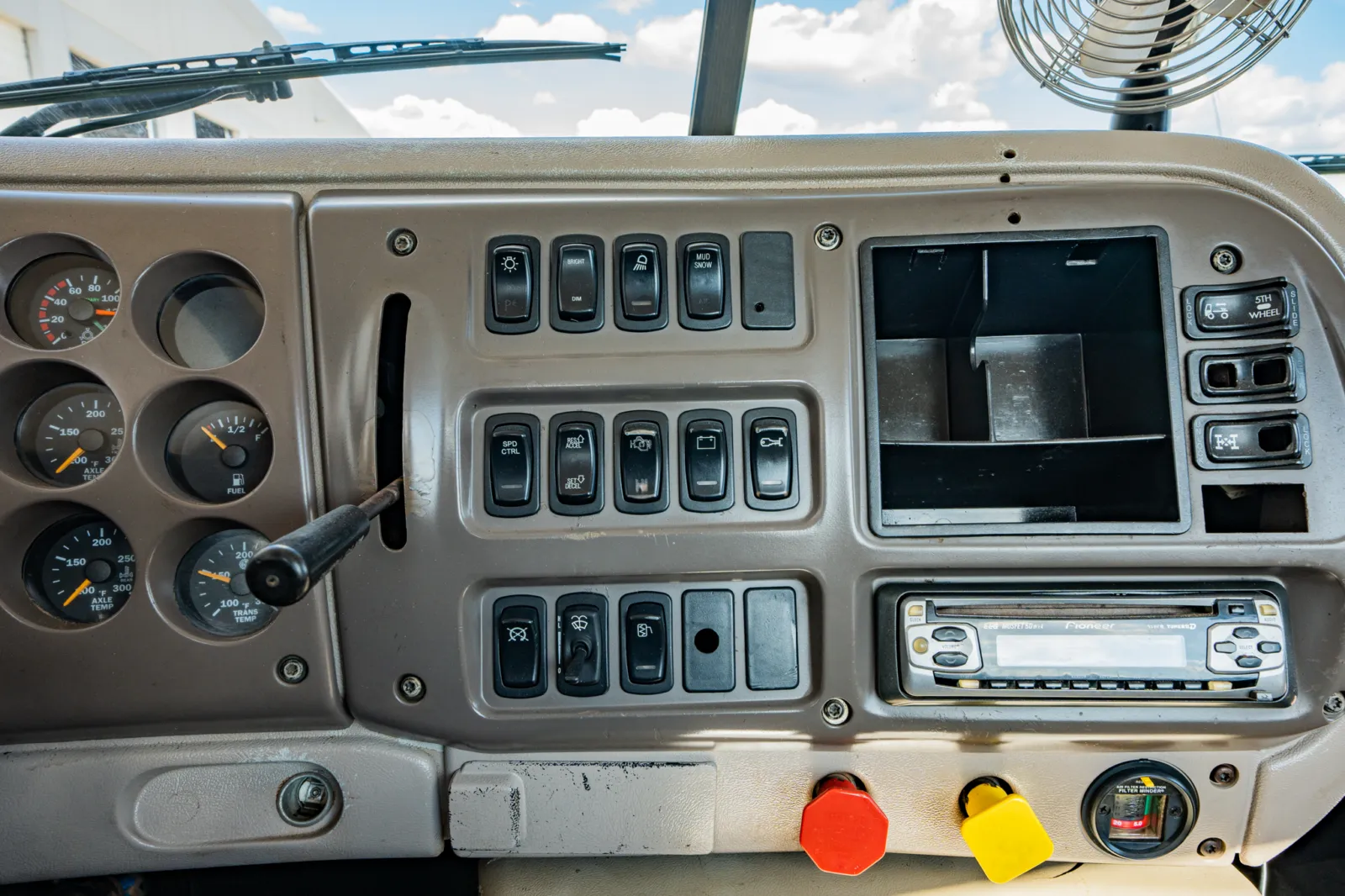 2007 Mack - image 17