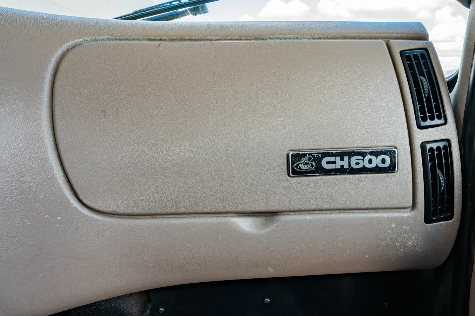 2007 Mack - image 18