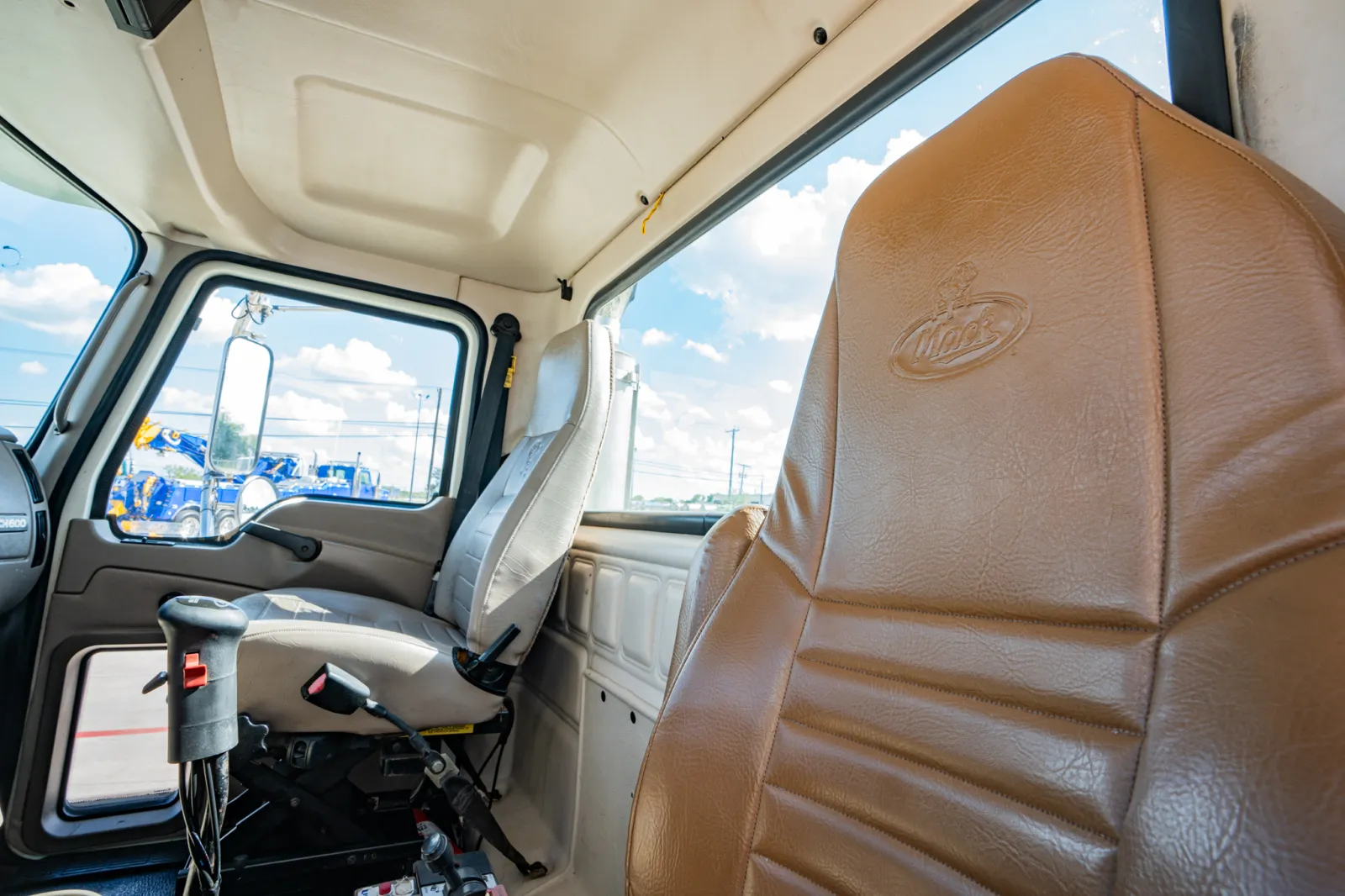 2007 Mack - image 19