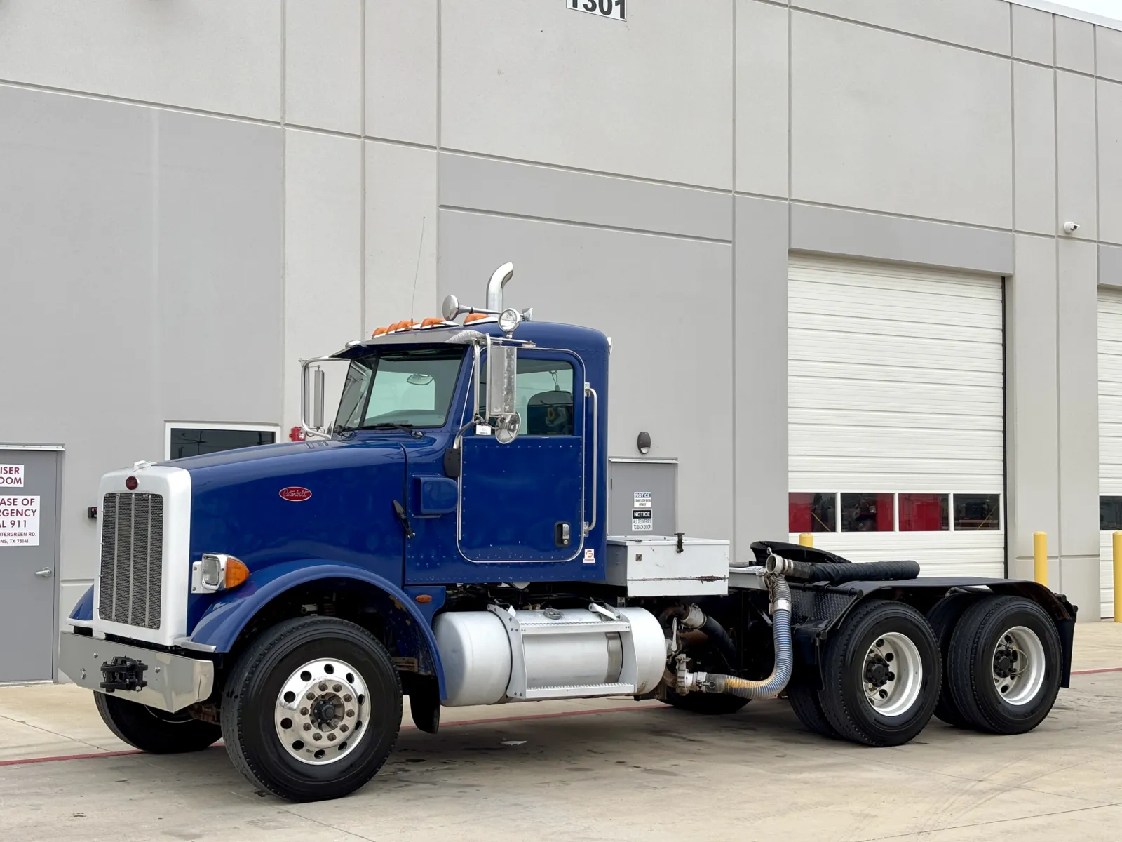 2014 Peterbilt 365 - image 2