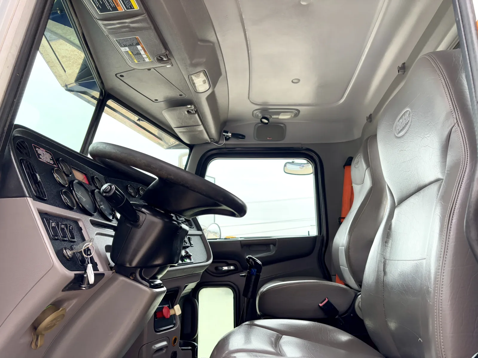 2014 Peterbilt 365 - image 14