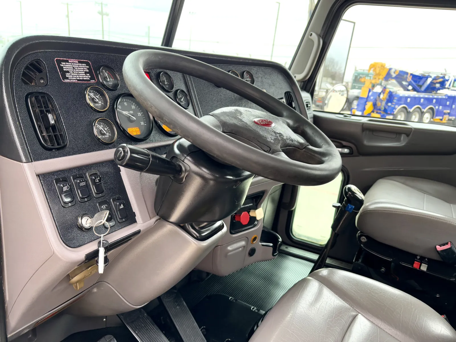 2014 Peterbilt 365 - image 15