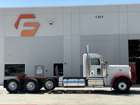 Another view of 2019 PETERBILT 389 for sale in Hutchins, TX at Forge Truck Centers - Texas