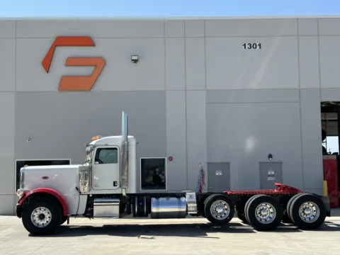 More photos of 2019 PETERBILT 389 at Forge Truck Centers - Texas, TX
