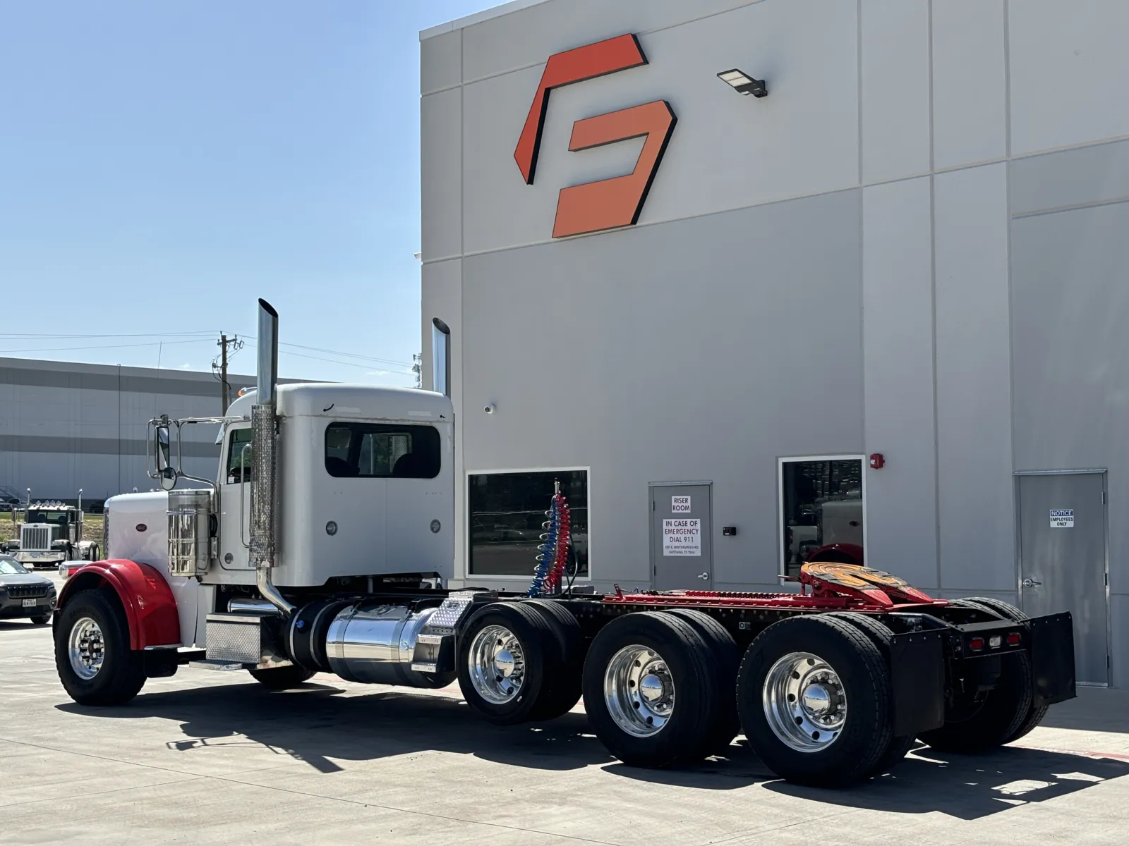 2019 Peterbilt 389 - image 6