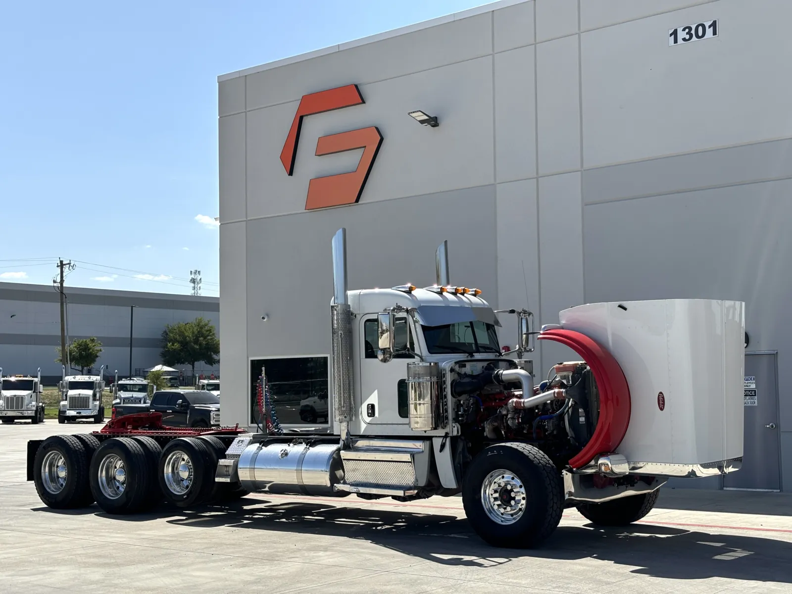 2019 Peterbilt 389 - image 9