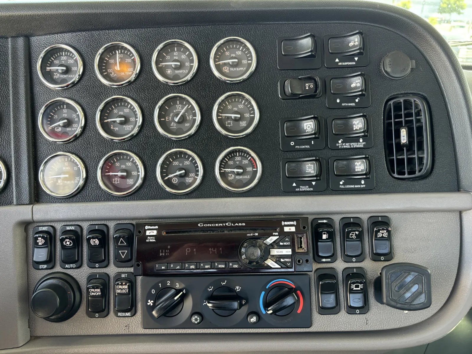 2019 Peterbilt 389 - image 18