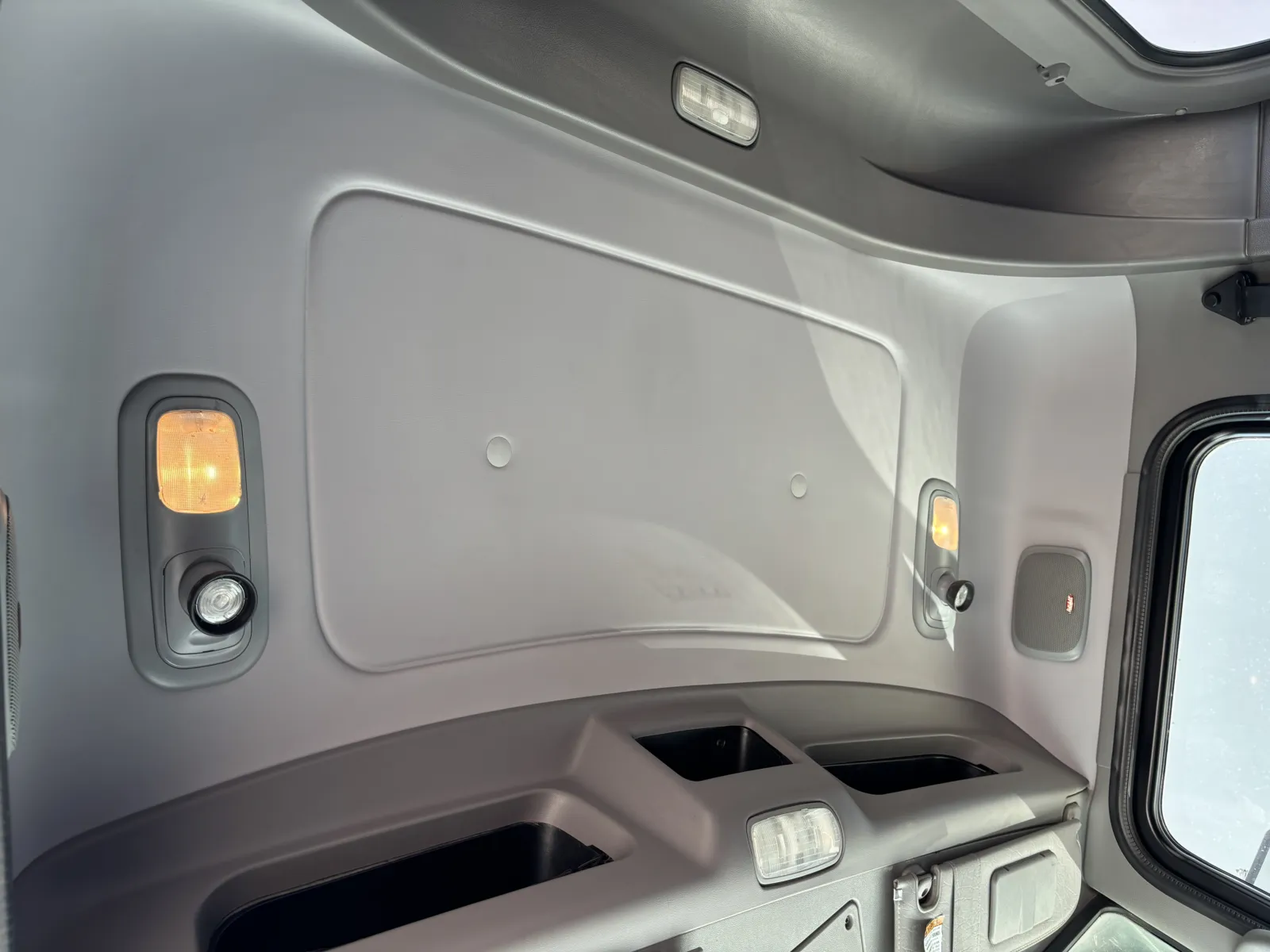 2019 Peterbilt 389 - image 21