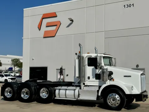 2013 KENWORTH T800 for sale in Hutchins, TX