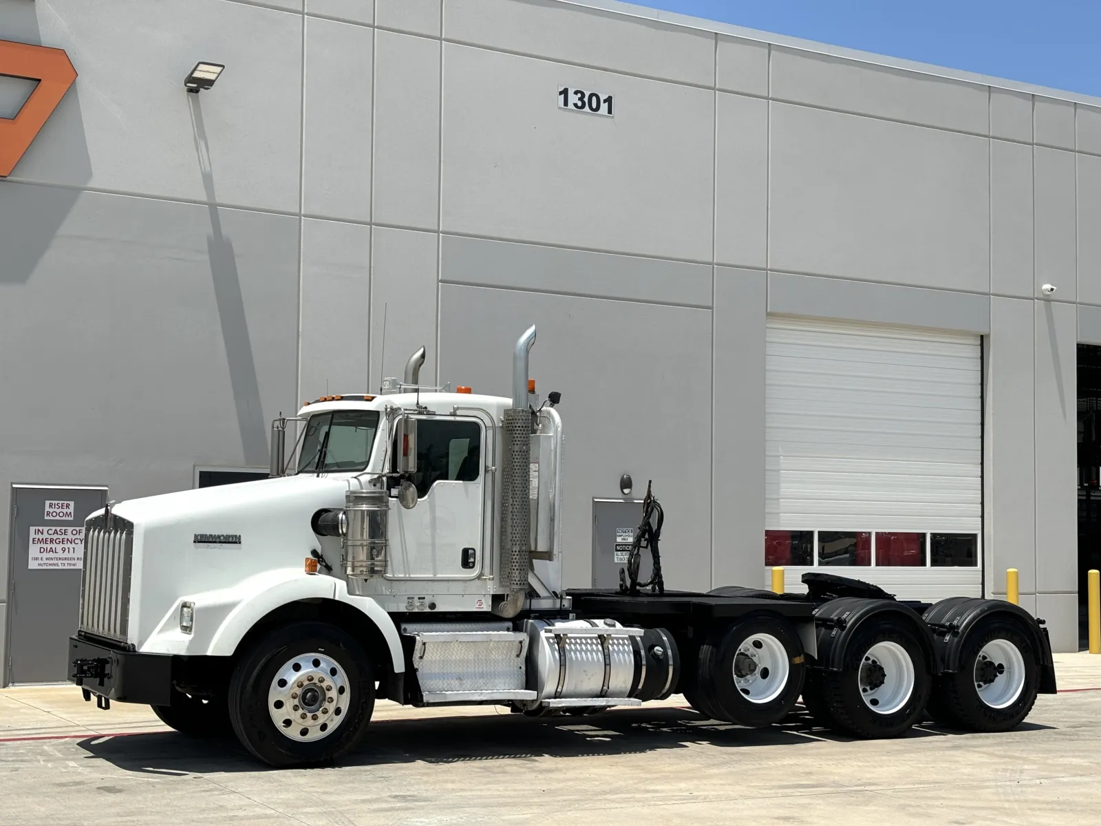 2013 Kenworth T800 - image 2