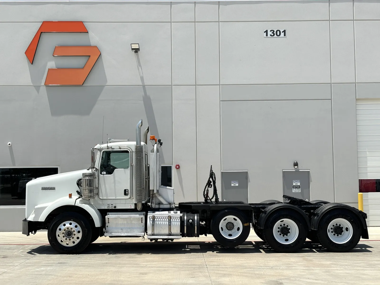 2013 Kenworth T800 - image 4