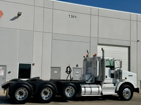 More photos of 2013 KENWORTH T800 at Forge Truck Centers - Texas, TX