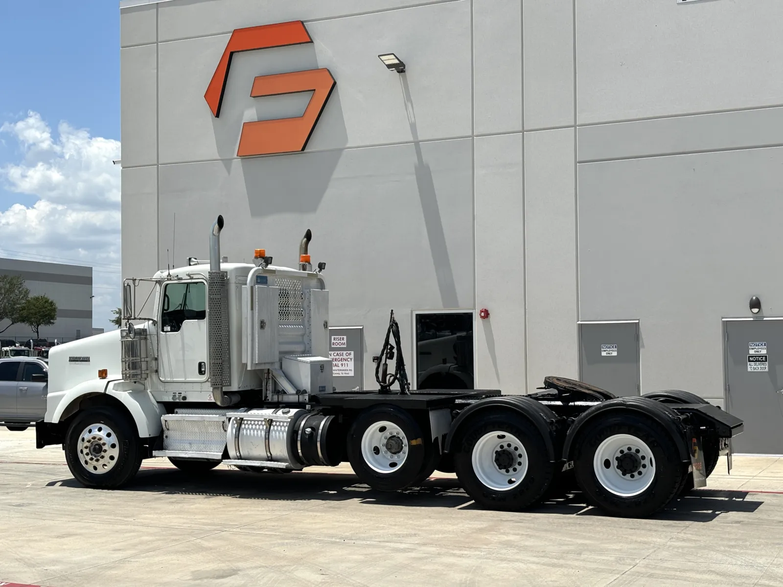 2013 Kenworth T800 - image 6