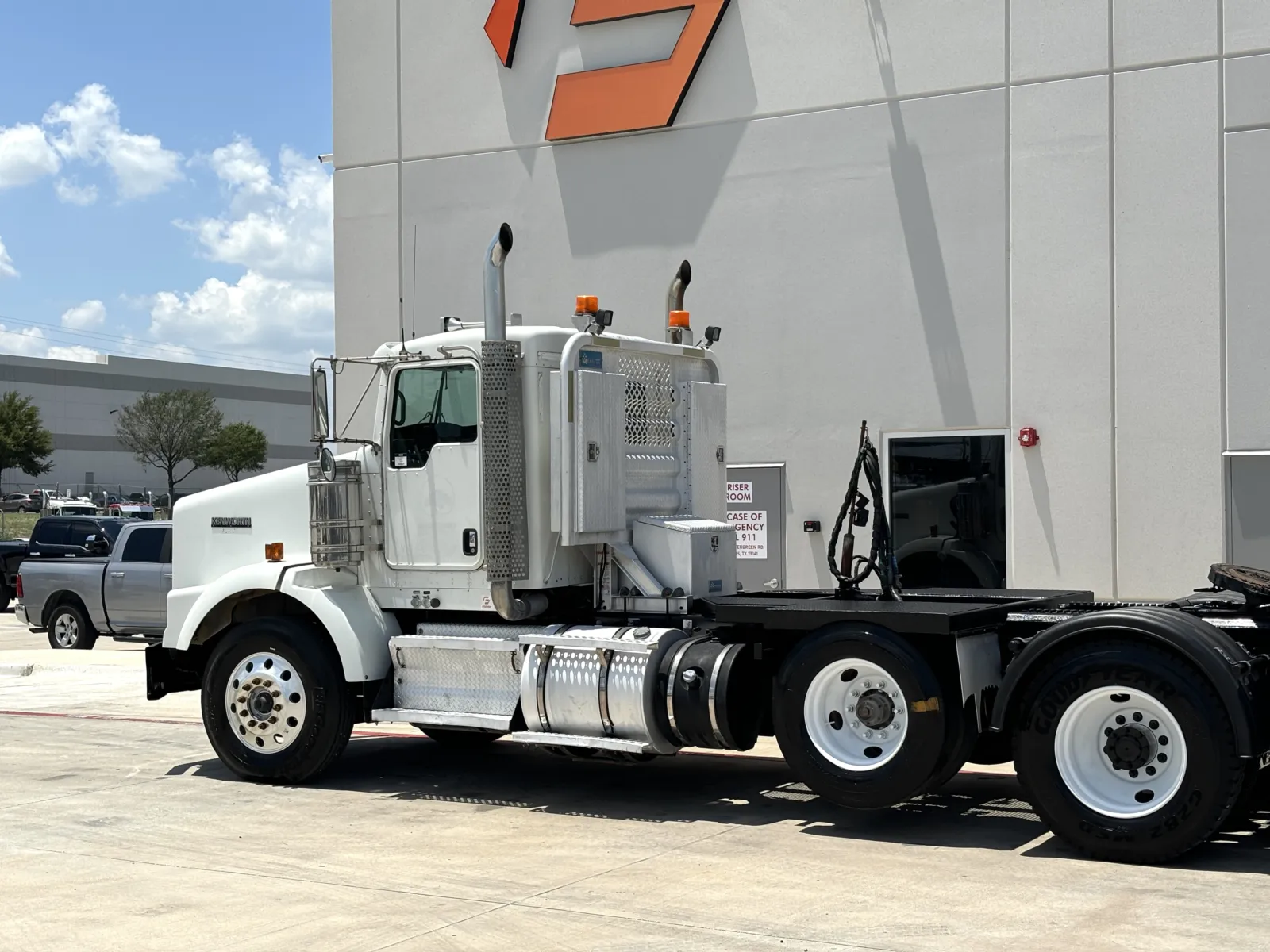 2013 Kenworth T800 - image 8