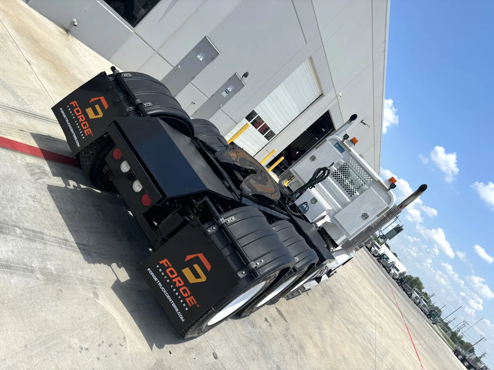 2013 Kenworth T800 - image 11