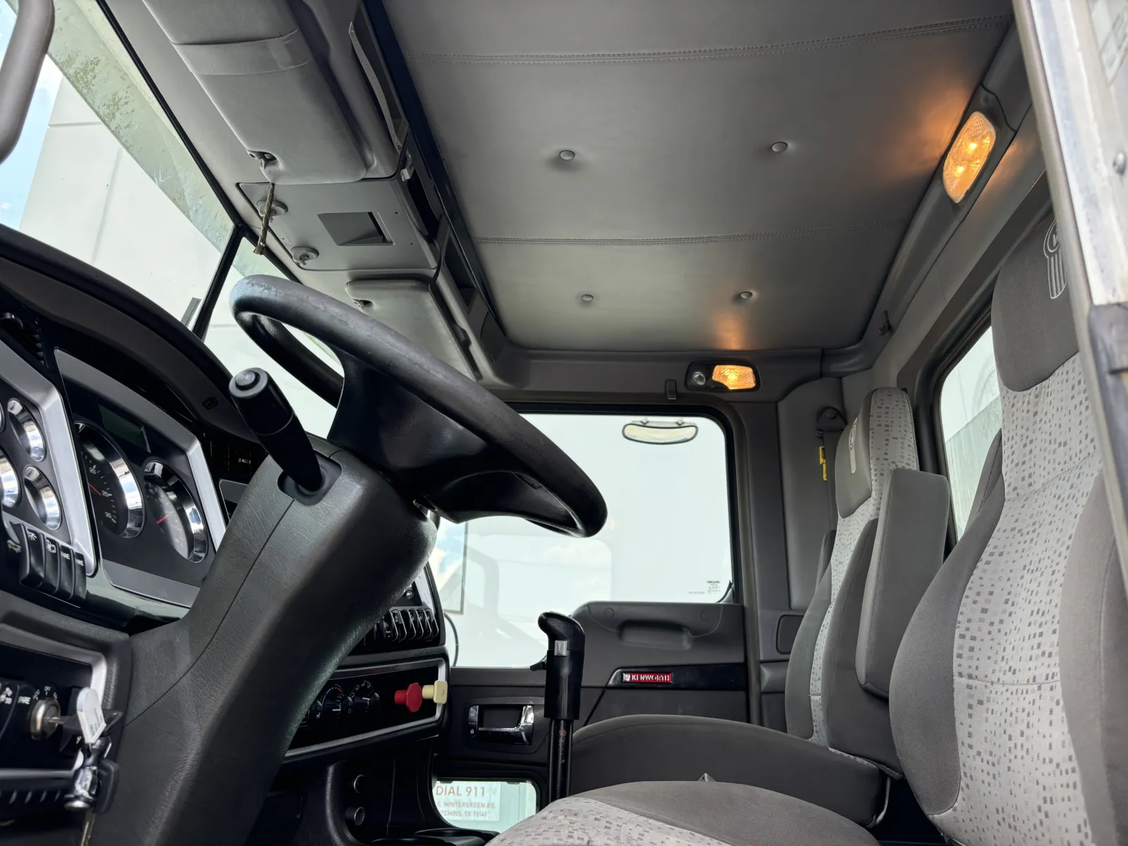 2013 Kenworth T800 - image 14