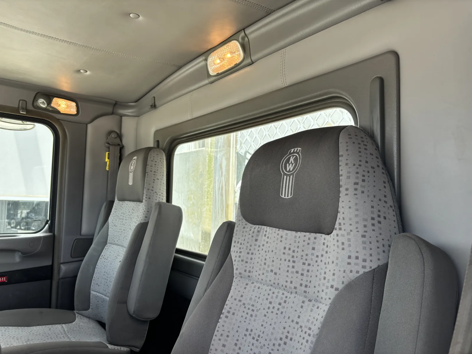 2013 Kenworth T800 - image 20