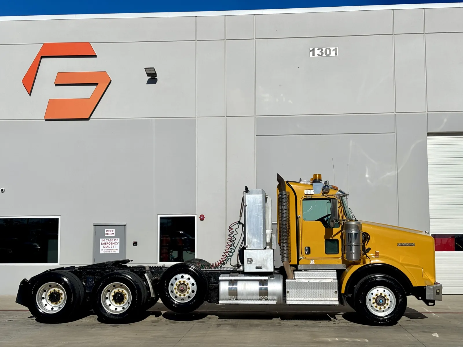 2013 Kenworth T800 - image 3