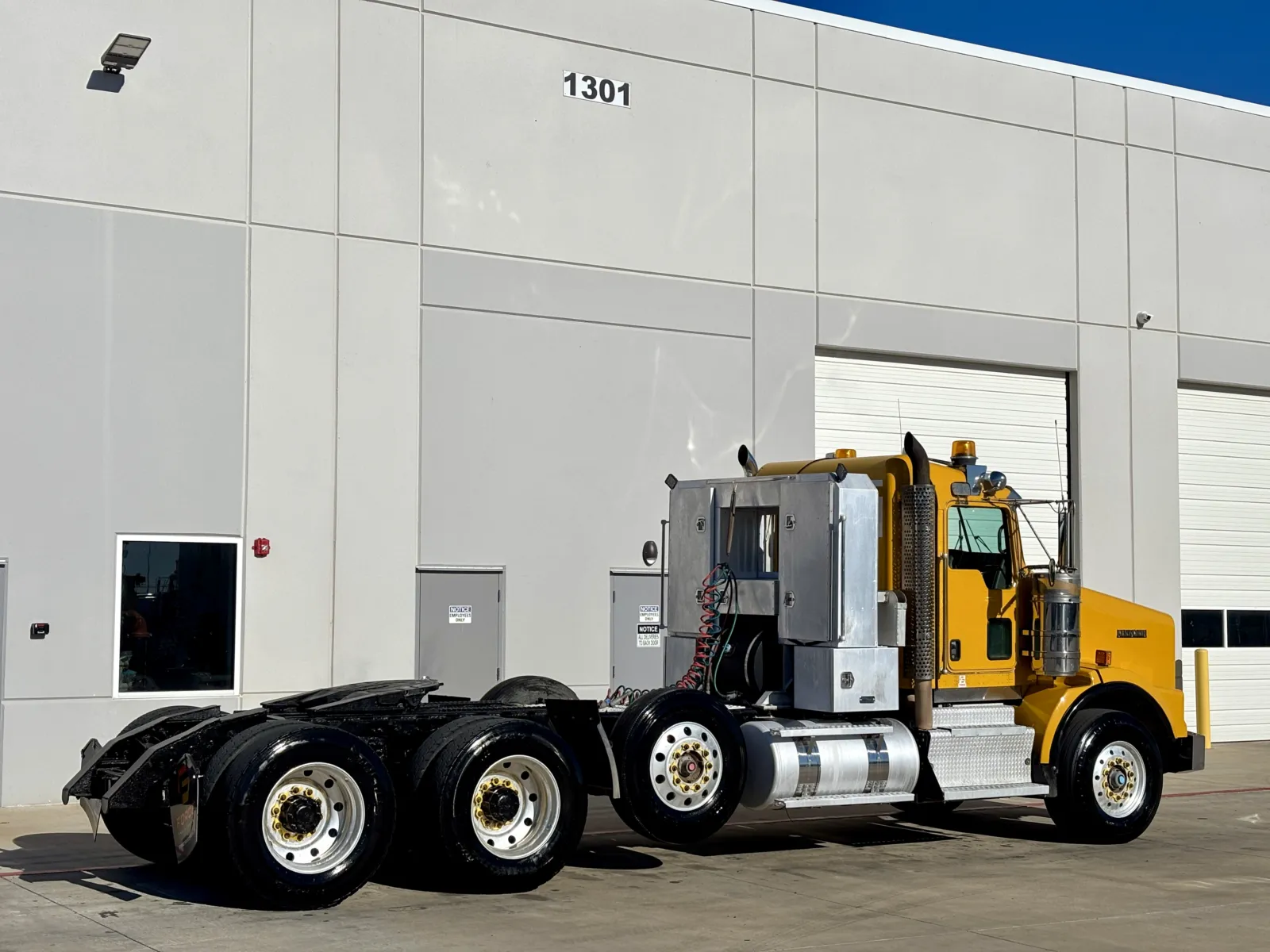2013 Kenworth T800 - image 5