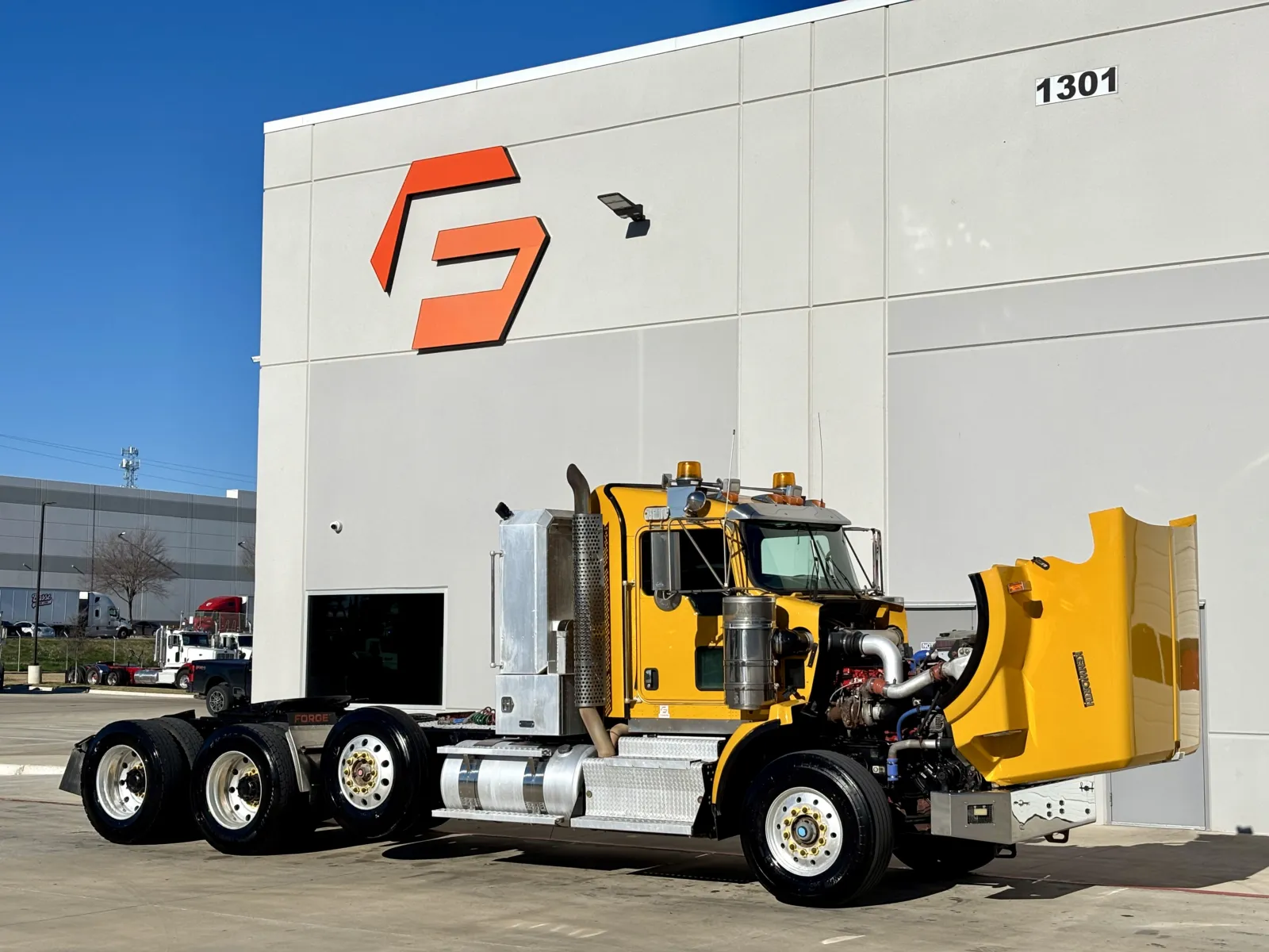 2013 Kenworth T800 - image 9